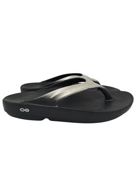 OOFOS Women's  Recovery Sandals Flip Flops Thong Silver W10